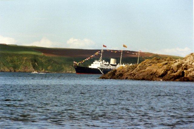 Royal Yacht Britannia rounding Garry Point