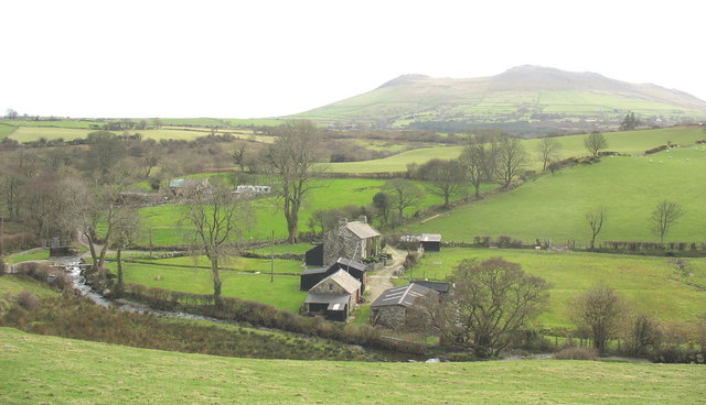 Fferm Pant Afon and  the old water-mill at Felin-faesog from the road