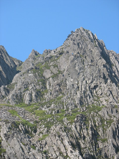 The Cyfrwy Crags from above Llyn y Gadair