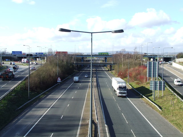 Junction 18 of the M60/M62 at Simister © Andrew Forrest cc-by-sa/2.0 :: Geograph Britain and Ireland