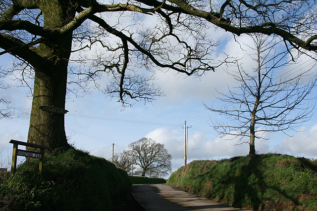 Thelbridge: entrance to Woodford Farm