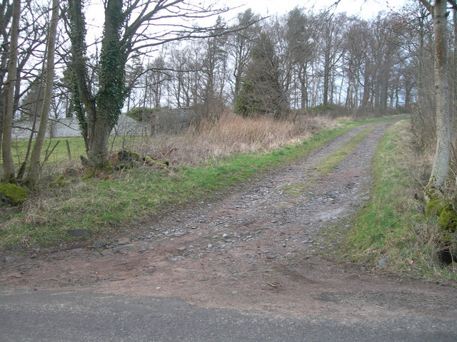 Track off minor road from Dunning