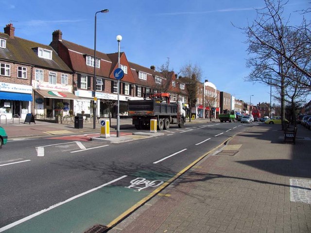 Uxbridge Road, Hatch End, HA5 © John Salmon :: Geograph Britain and Ireland