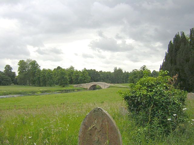 Tyringham Bridge © zenera cc-by-sa/2.0 :: Geograph Britain and Ireland