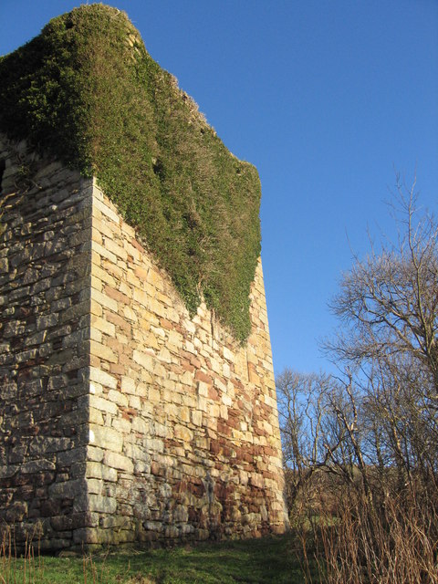 Fairlie Castle © wfmillar cc-by-sa/2.0 :: Geograph Britain and Ireland