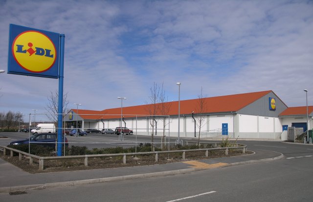 Lidl Supermarket, Machynys © Hywel Williams :: Geograph Britain and Ireland