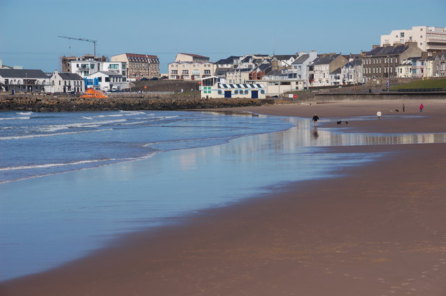 The West Strand, Portrush © Albert Bridge cc-by-sa/2.0 :: Geograph Ireland