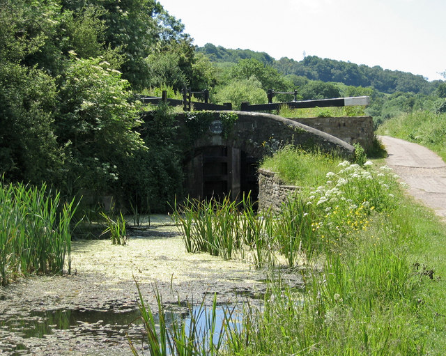 Gwastad Lock 2, Mon. & Brec. Canal,... © Peter Wasp cc-by-sa/2.0 ...