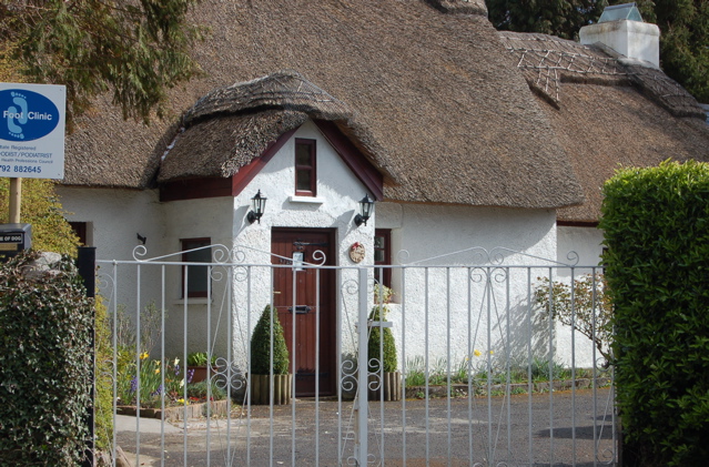 Thatched cottage in Heol Caecerrig