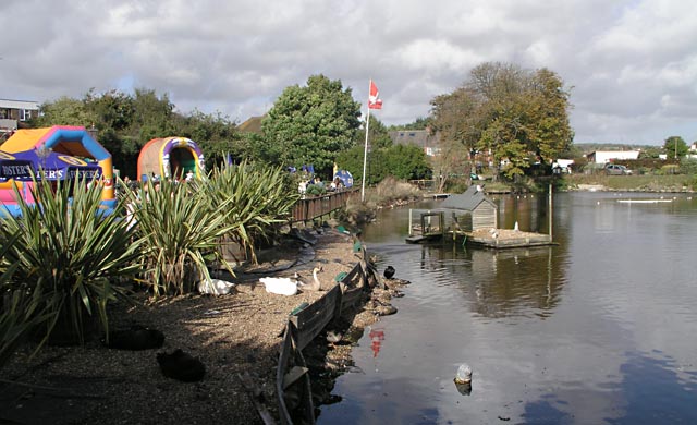 Pond Behind Swiss Cottage Pub C Andy Potter Cc By Sa 2 0