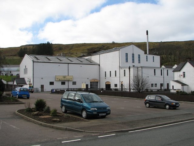 Talisker Distillery behind the visitors carpark