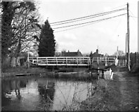 SU6470 : Shenfield (or Sheffield) swing bridge, Kennet and Avon Canal by Dr Neil Clifton