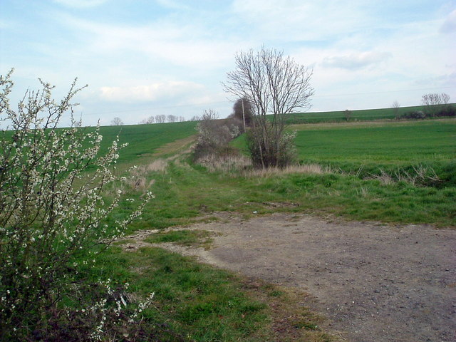 Footpath near Hoo Farm