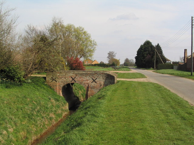 Bridge to Cowbit Farm