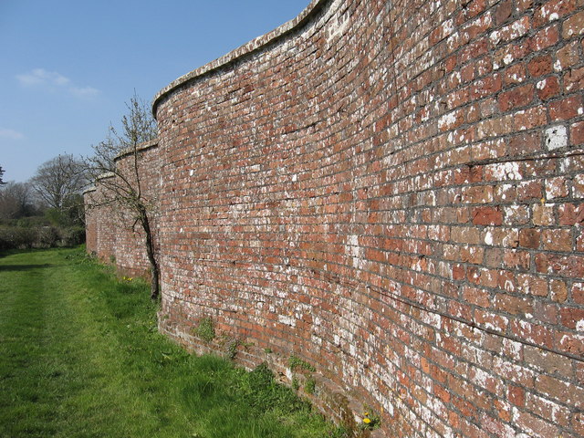 Serpentine Wall, Dean's Court, Wimborne