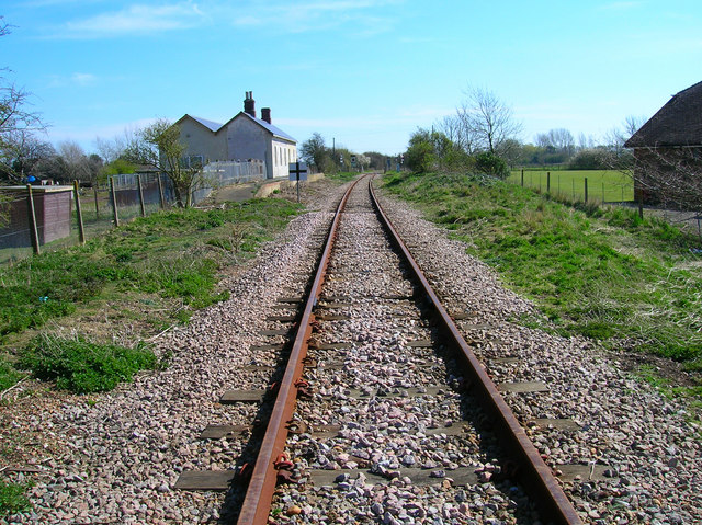 Brookland Halt © Simon Carey Cc-by-sa 2.0 :: Geograph Britain And Ireland