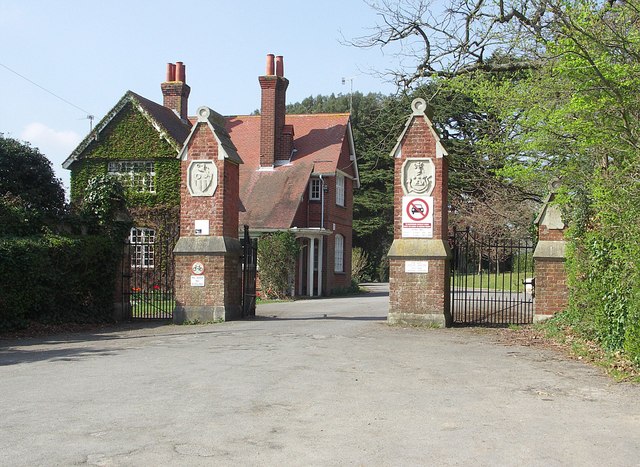 Entrance to Poole Cemetery © Mike Smith :: Geograph Britain and Ireland