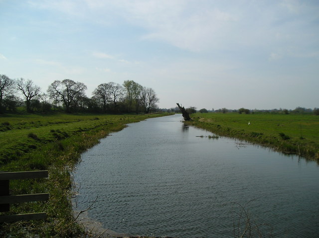 Looking towards East Cottingwith from canal bridge at Storwood
