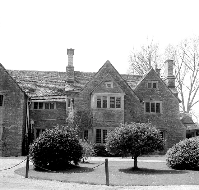 Ampney St. Peter © Alan Longbottom cc-by-sa/2.0 :: Geograph Britain and ...