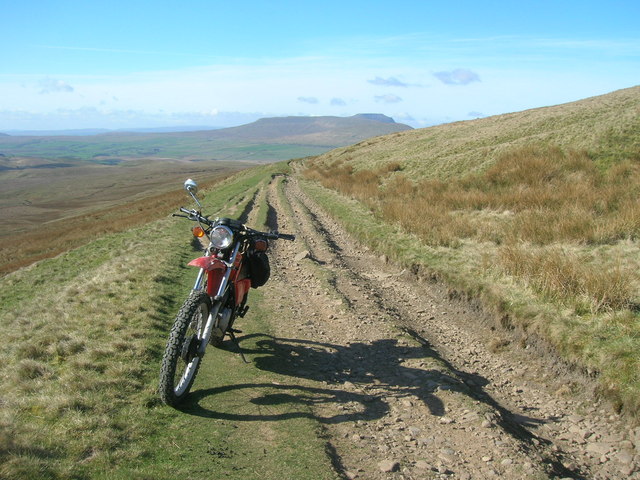 Pennine and Dales Ways Cam Fell © William Bartlett :: Geograph Britain ...