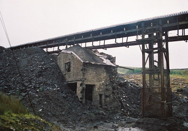 Shale Quarry Claughton Brickworks © Alan Murray Rust Geograph