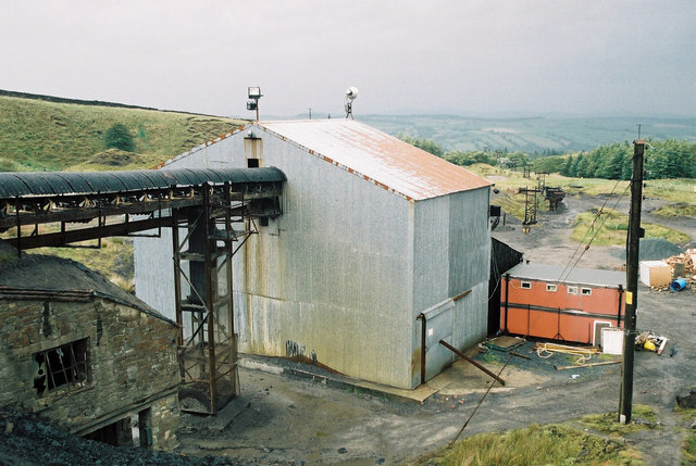 Shale Quarry Claughton Brickworks © Alan Murray Rust Geograph