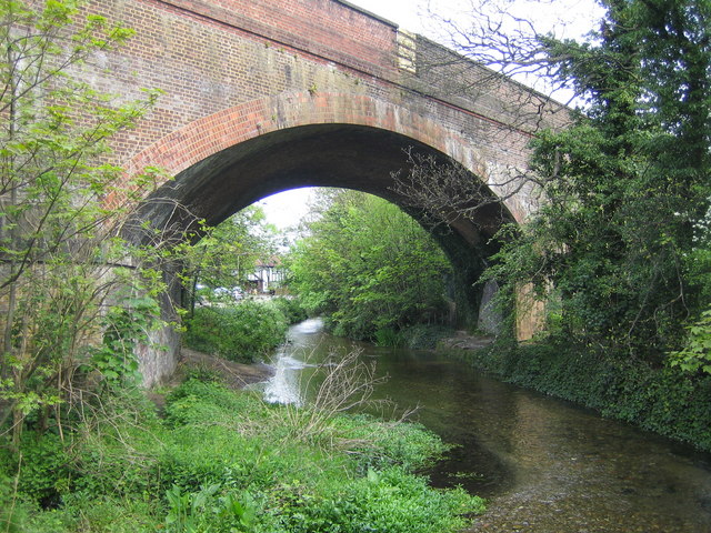 River Wandle in Carshalton © Nigel Cox cc-by-sa/2.0 :: Geograph Britain ...