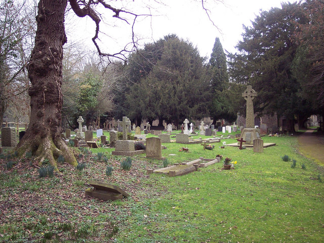 Churchyard at St Laurence's Church,... © Maigheach-gheal :: Geograph ...