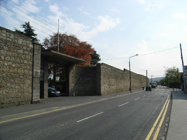 PHOTO  CENTRAL MENTAL HOSPITAL WINDY ARBOUR THE DUNDRUM ROAD ENTRANCE TO THE CEN 
