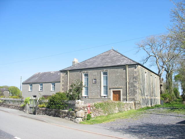 Ty Capel a Capel Coch © Eric Jones cc-by-sa/2.0 :: Geograph Britain and ...