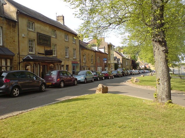 North end of High St, Moreton-in-Marsh
