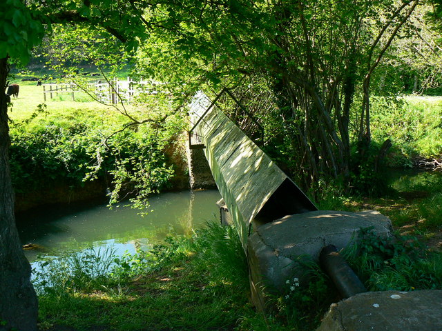 Water-pipe and cover, Midford Brook, Tucking Mill