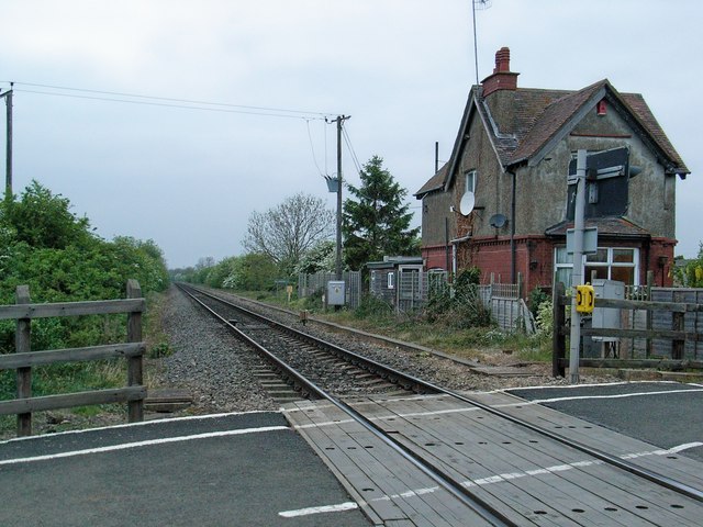 Level Crossing © David Luther Thomas :: Geograph Britain and Ireland