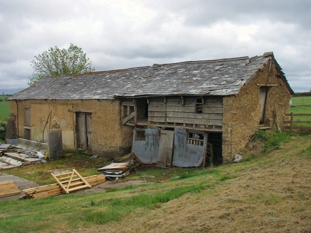 Frankaborough derelict barn and cottage