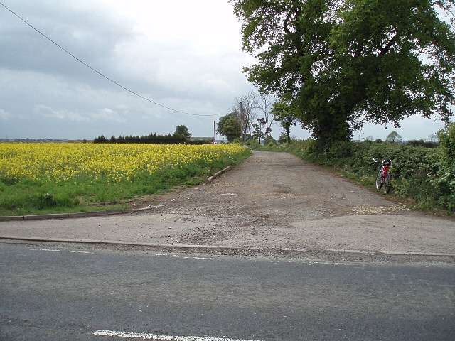 Bridleway And Driveway To Greatworth... © Duncan Lilly Cc-by-sa/2.0 ...