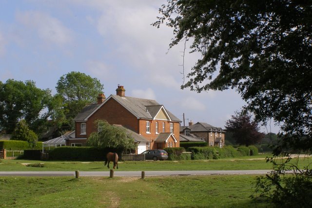 Cottages Alongside Burley Road South C Jim Champion Cc By Sa