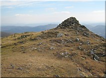 NH2343 : Sgurr Fhuar-thuill - Summit Cairn by Hill Walker