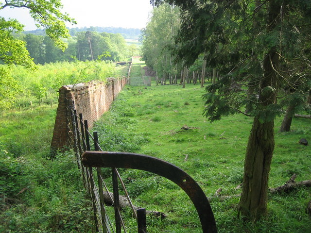 Berryedge plantation and Woburn estate wall