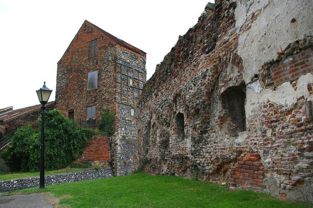 Medieval Town Wall - Great Yarmouth