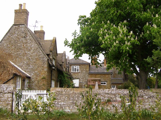 Houses in Brampton Ash © Graham Horn ccbysa/2.0  Geograph Britain