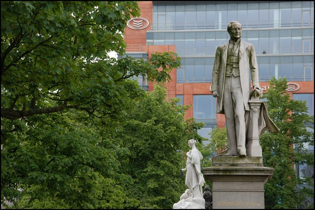 Harland statue, Belfast (1)