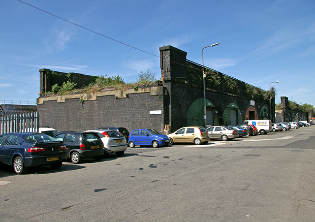 Railway Arches © Mr T cc-by-sa/2.0 :: Geograph Britain and Ireland