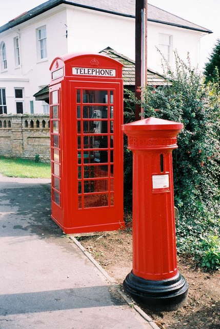 Mudeford: Victorian postbox