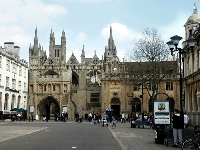 Peterborough is a cathedral city in england. Культура Питерборо. Peterborough is a Cathedral City in England its population is about 185 Thousand.