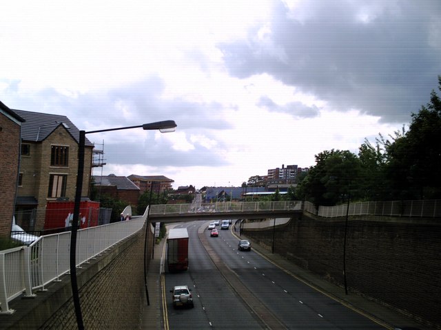 Footbridge over Westway Barnsley Peter Beard cc by sa 2.0