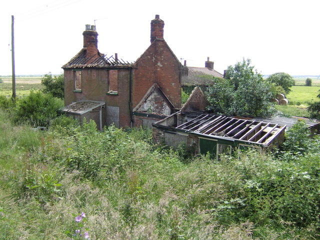 Ruined cottage at Limpenhoe Hill