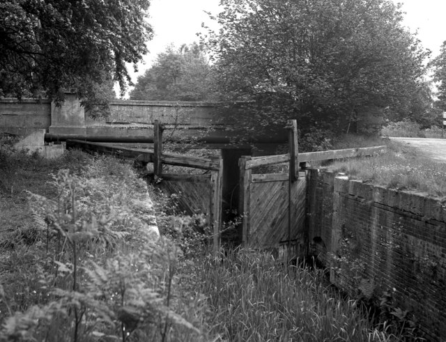 Pirbright Bridge and Deepcut Bottom Lock, Basingstoke Canal