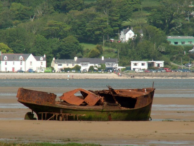 Traeth Coch wrecked tugboat