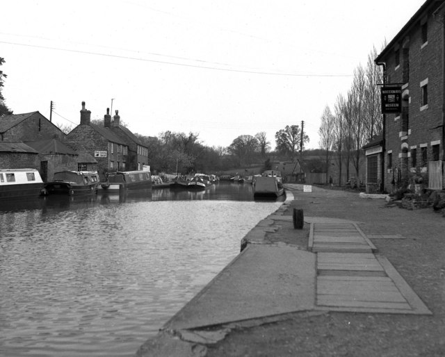 Looking north from Stoke Bruerne, Grand Union Canal