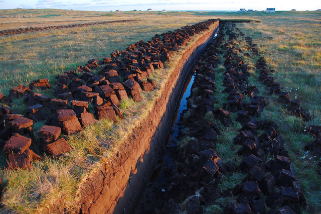 Peat cutting by the B888 © Greg Morss cc-by-sa/2.0 :: Geograph Britain ...